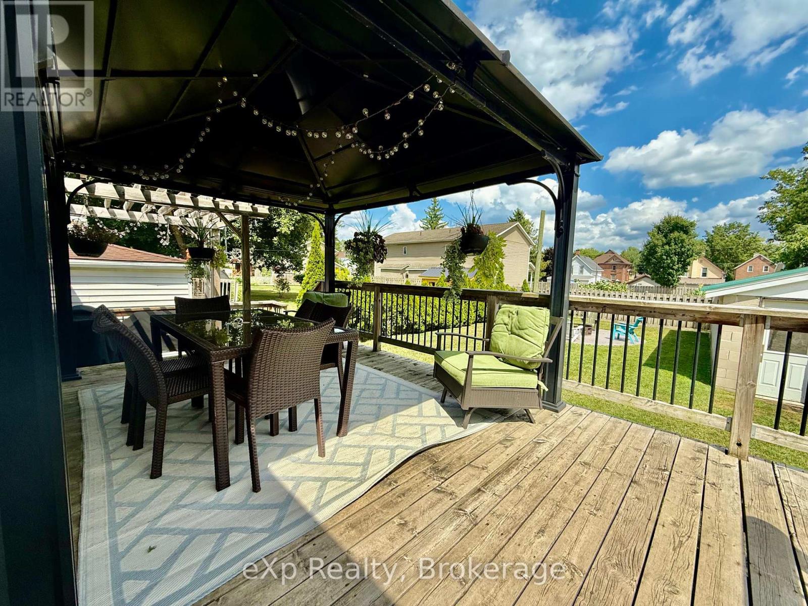 605 10th Avenue, Hanover, Ontario  N4N 2P6 - Photo 16 - X12342004