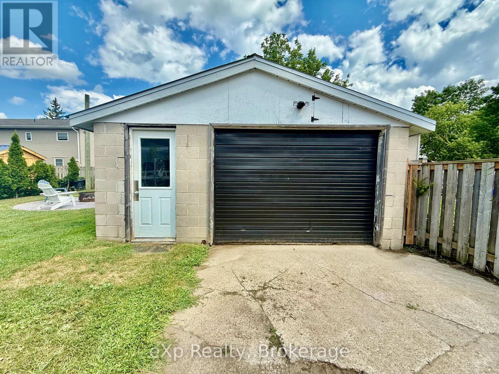 605 10th Avenue, Hanover, Ontario  N4N 2P6 - Photo 18 - X12342004