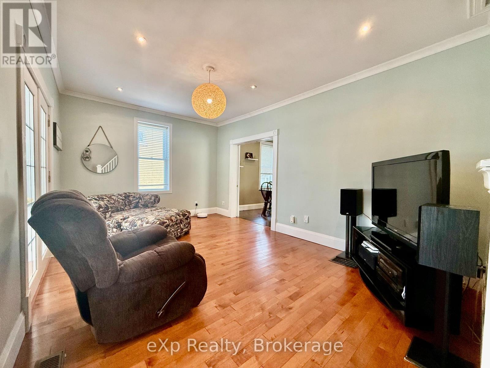 Property at 605 10TH AVENUE image 3