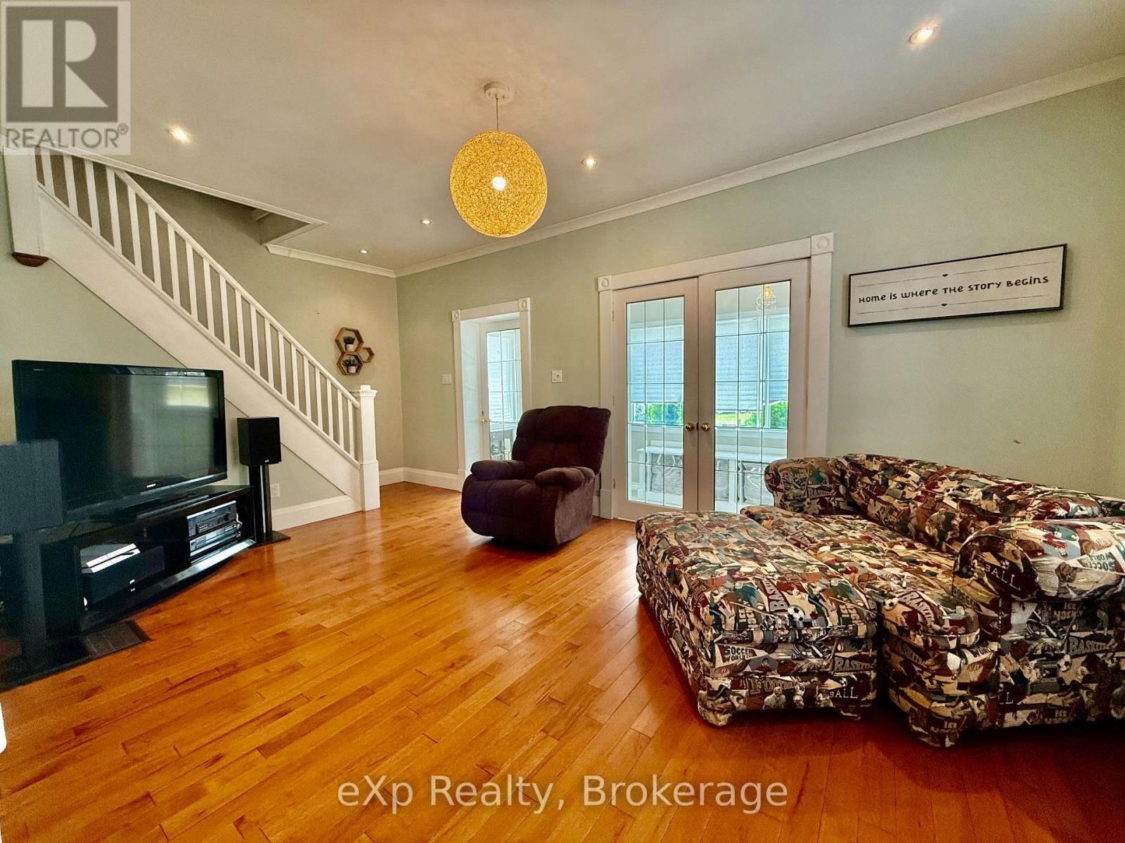 Property at 605 10TH AVENUE image 4