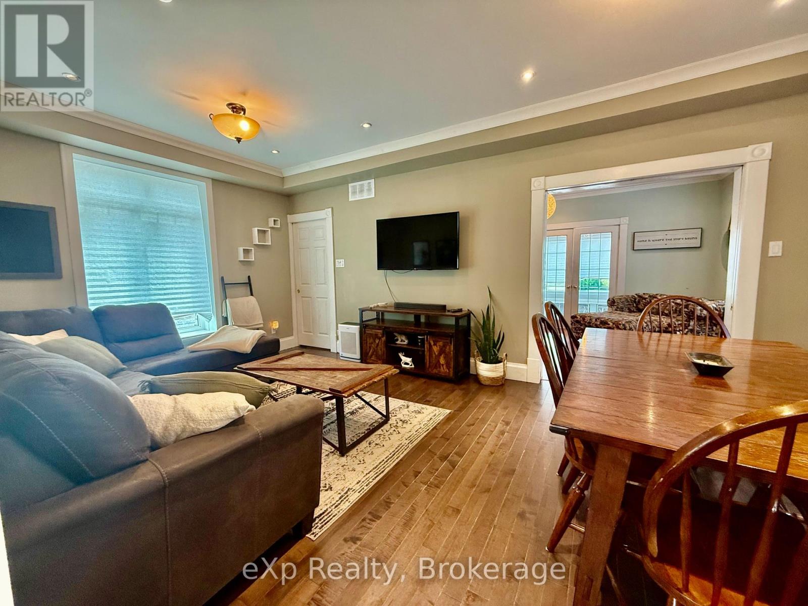 605 10th Avenue, Hanover, Ontario  N4N 2P6 - Photo 7 - X12342004