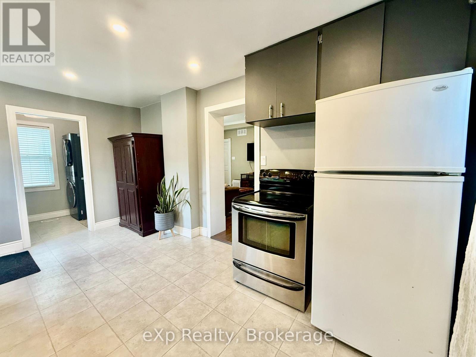 605 10th Avenue, Hanover, Ontario  N4N 2P6 - Photo 9 - X12342004