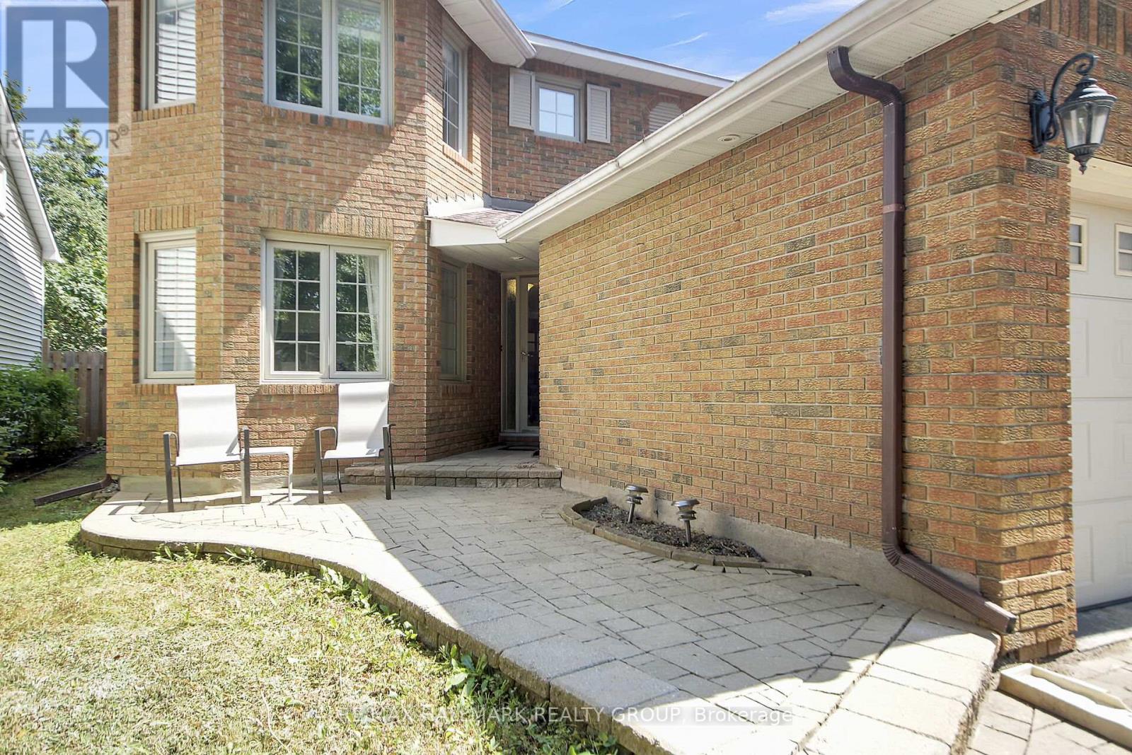 Property at 1661 KINDERSLEY AVENUE image 3