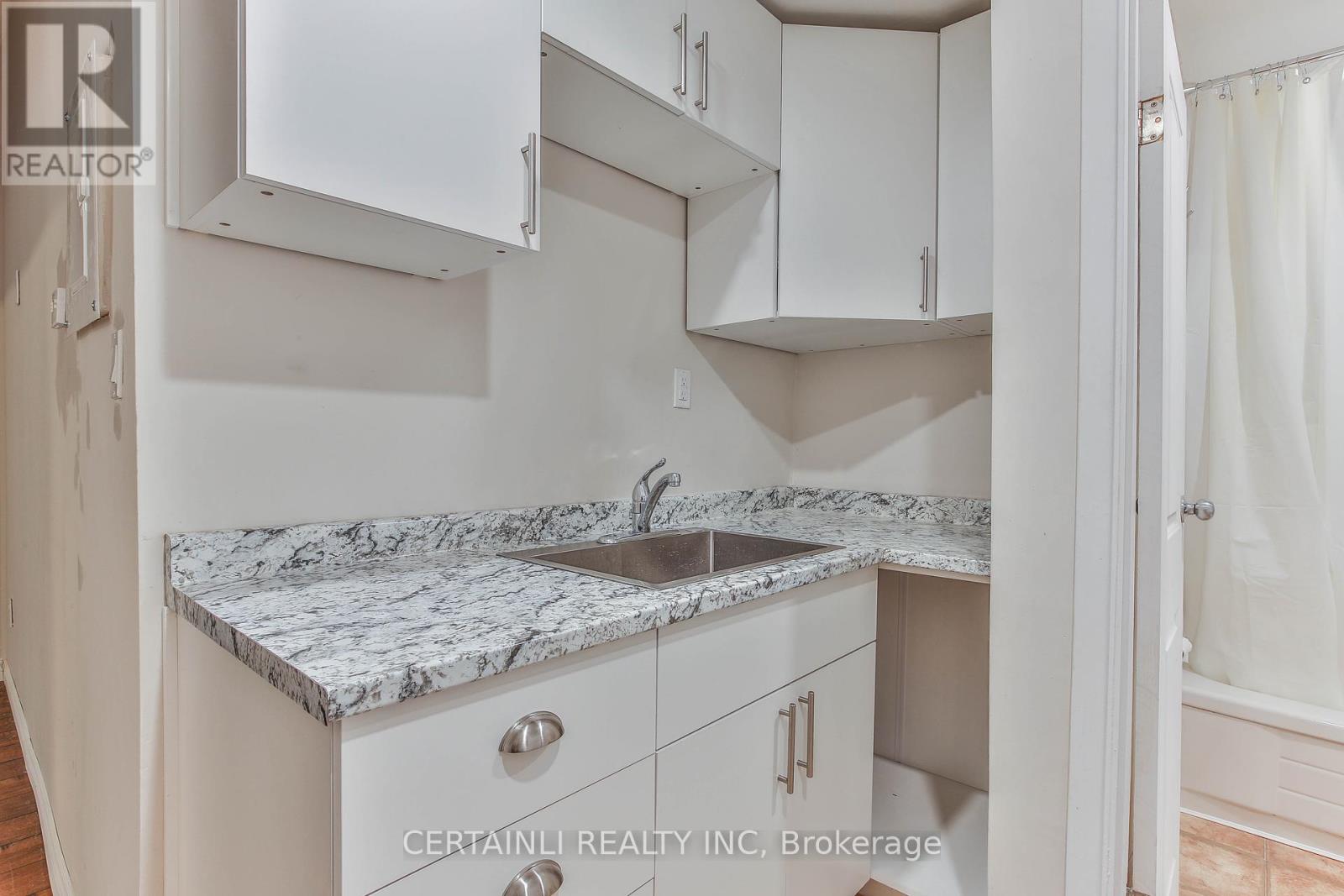 54 Elizabeth Street, St. Thomas, Ontario  N5R 2X1 - Photo 11 - X12342102
