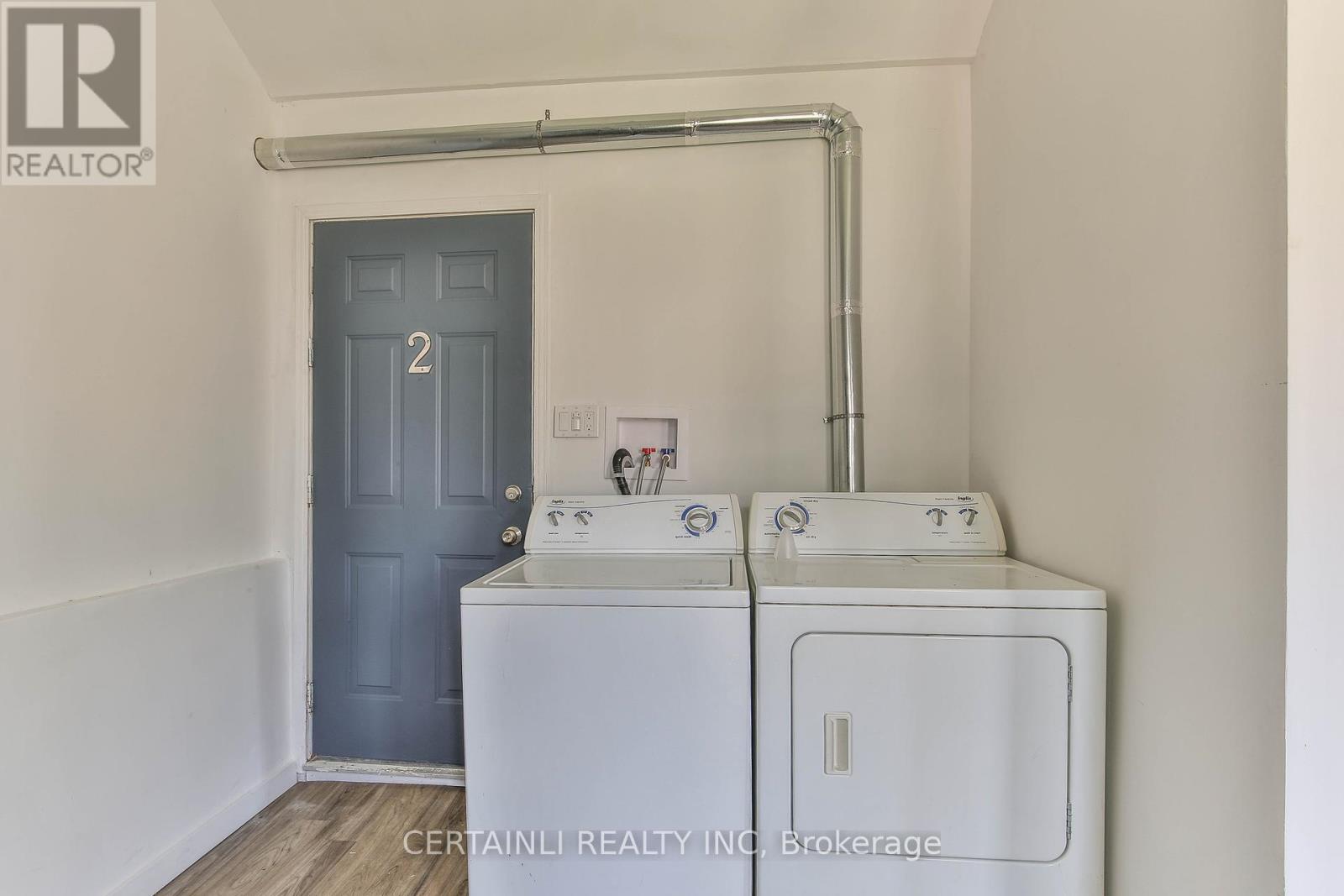 54 Elizabeth Street, St. Thomas, Ontario  N5R 2X1 - Photo 3 - X12342102