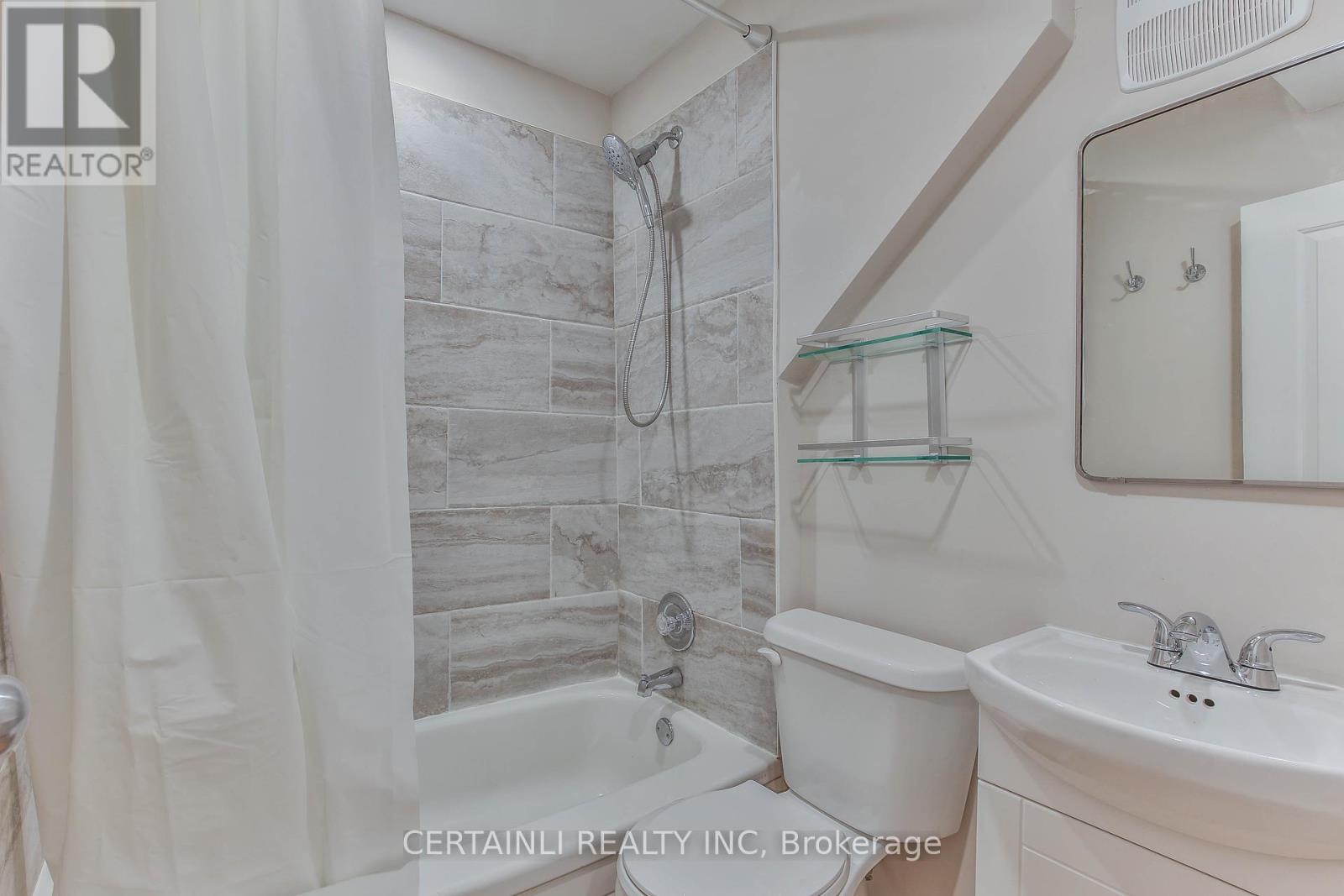 54 Elizabeth Street, St. Thomas, Ontario  N5R 2X1 - Photo 4 - X12342102