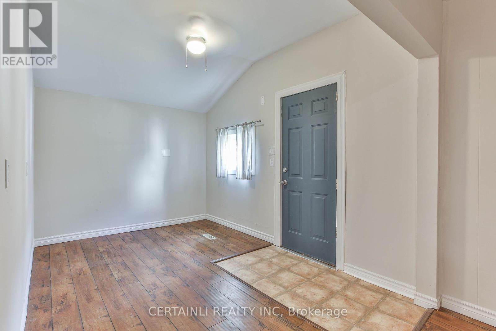 54 Elizabeth Street, St. Thomas, Ontario  N5R 2X1 - Photo 6 - X12342102
