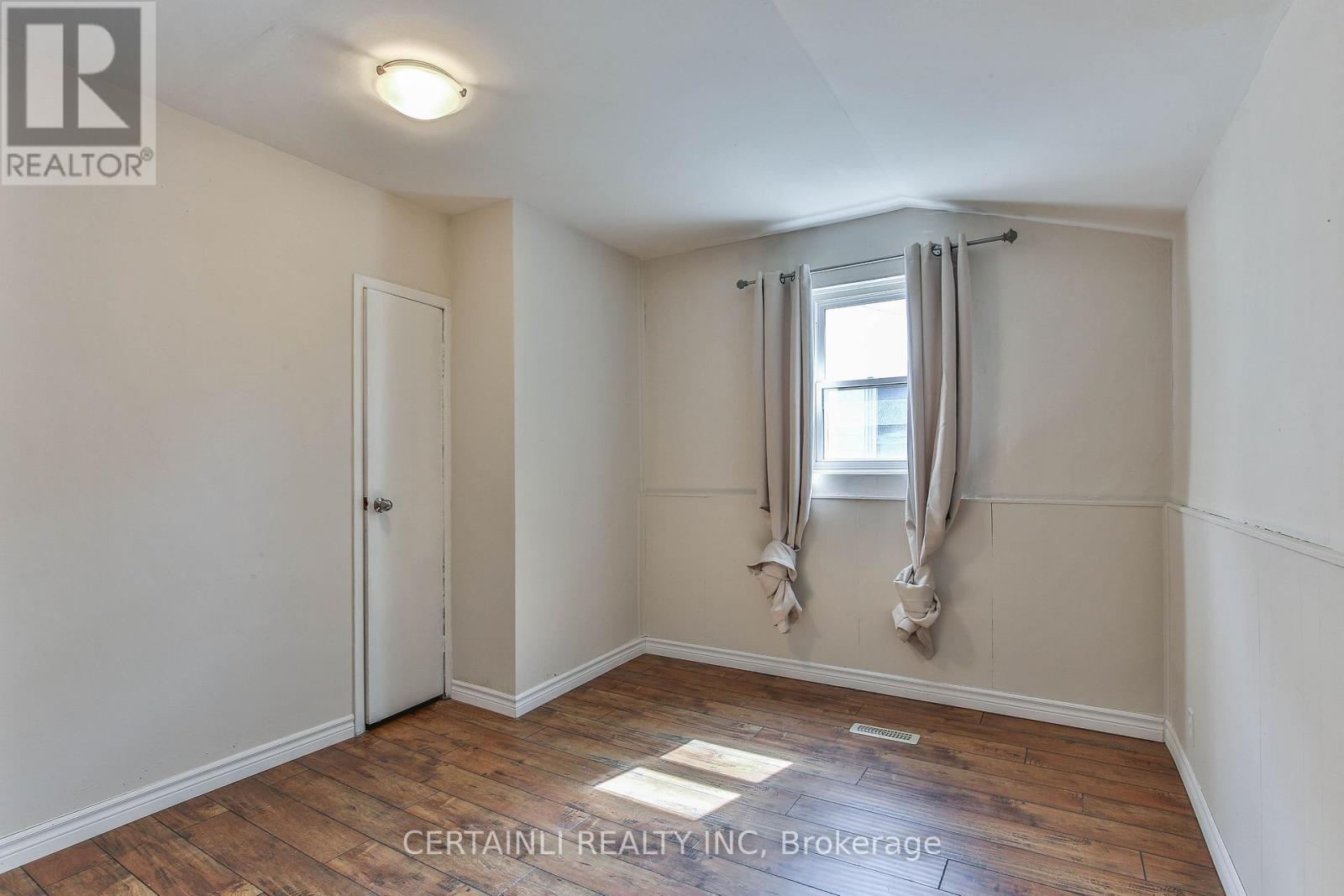 54 Elizabeth Street, St. Thomas, Ontario  N5R 2X1 - Photo 8 - X12342102