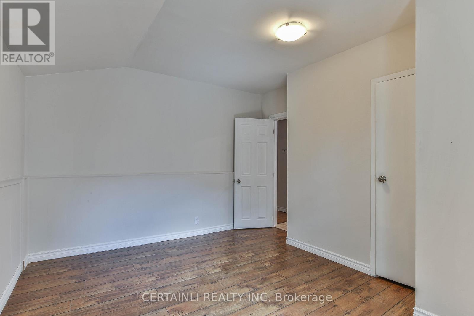 54 Elizabeth Street, St. Thomas, Ontario  N5R 2X1 - Photo 9 - X12342102