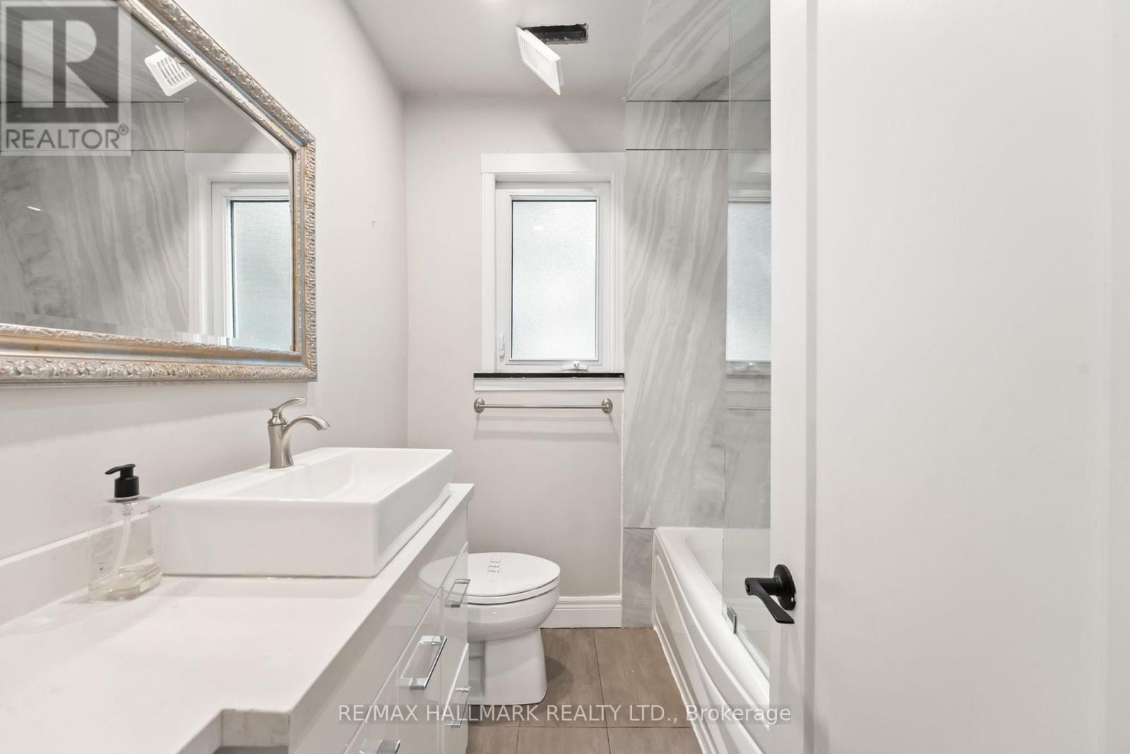 21 King High Avenue, Toronto (Clanton Park), Ontario  M3H 3A8 - Photo 18 - C12341832