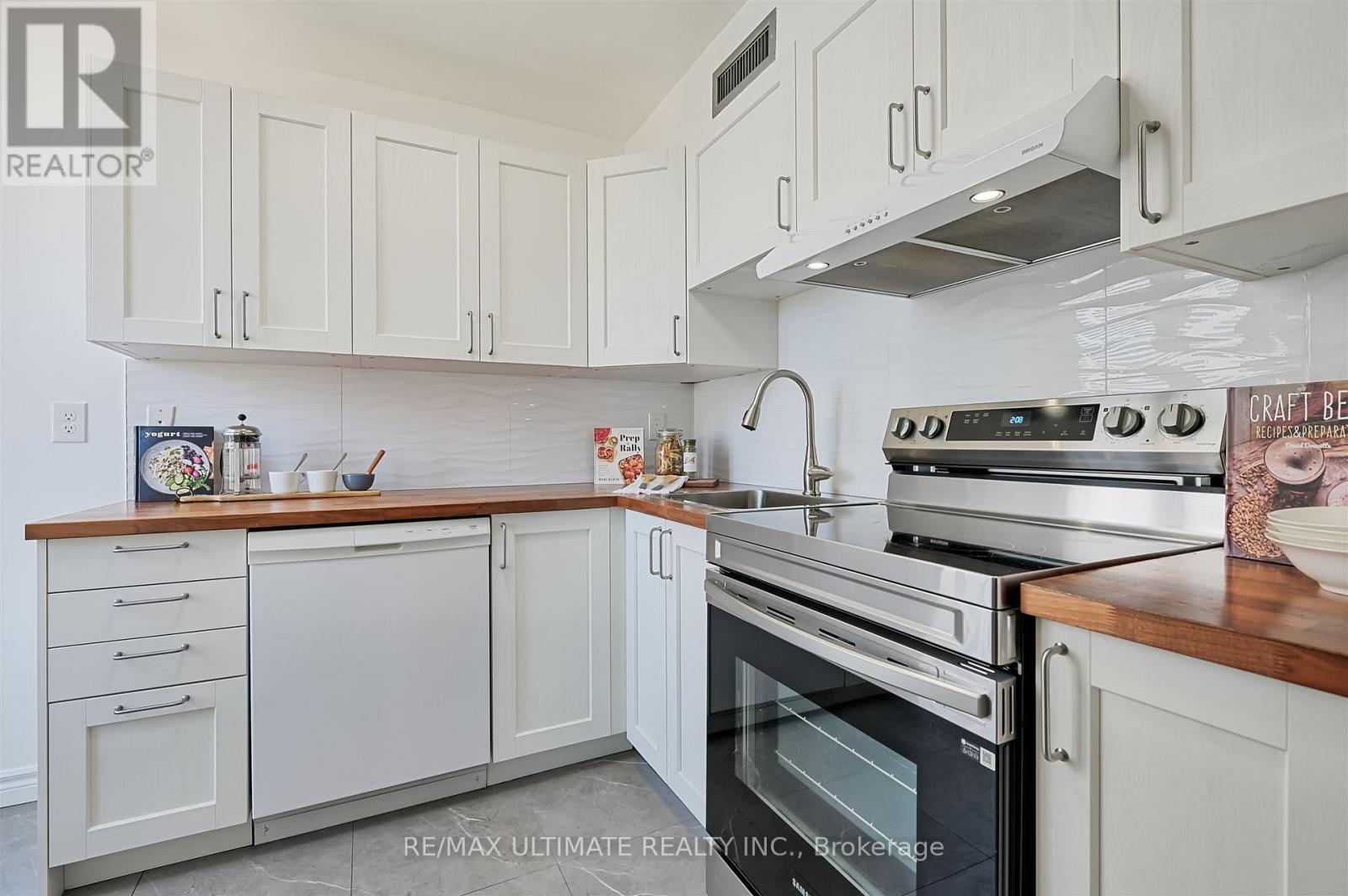 2206 - 55 Centre Avenue, Toronto (Bay Street Corridor), Ontario  M5G 2H5 - Photo 13 - C12341999