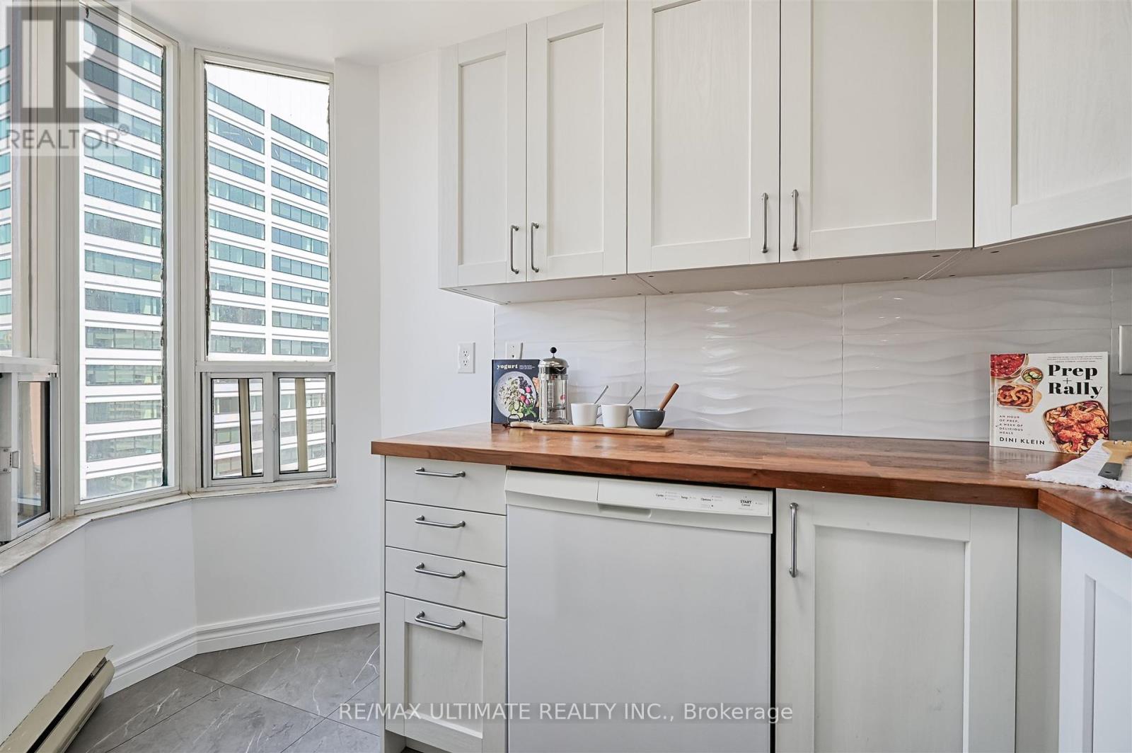 2206 - 55 Centre Avenue, Toronto (Bay Street Corridor), Ontario  M5G 2H5 - Photo 14 - C12341999