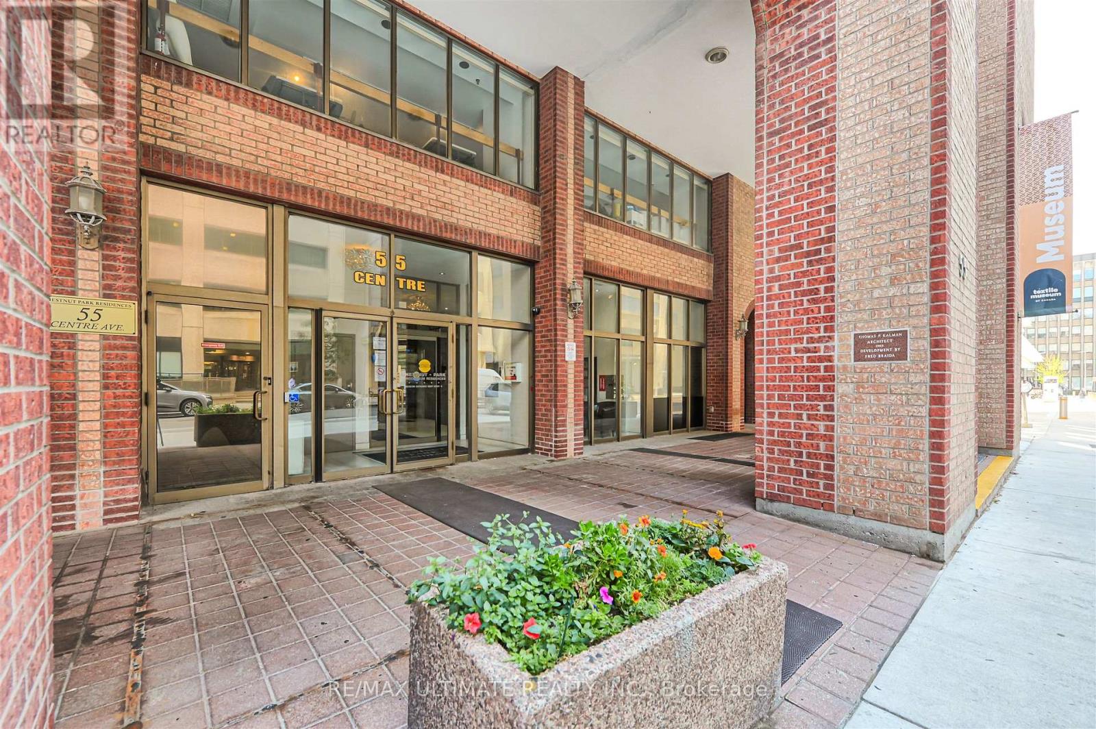 2206 - 55 Centre Avenue, Toronto (Bay Street Corridor), Ontario  M5G 2H5 - Photo 2 - C12341999