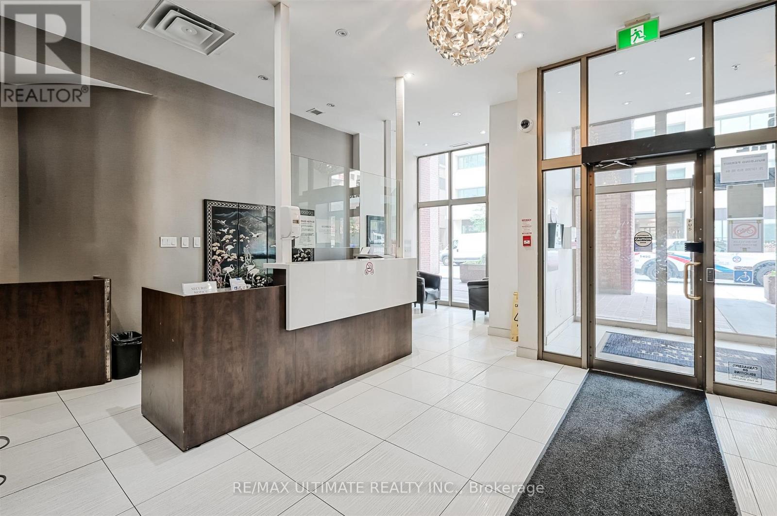 2206 - 55 Centre Avenue, Toronto (Bay Street Corridor), Ontario  M5G 2H5 - Photo 3 - C12341999