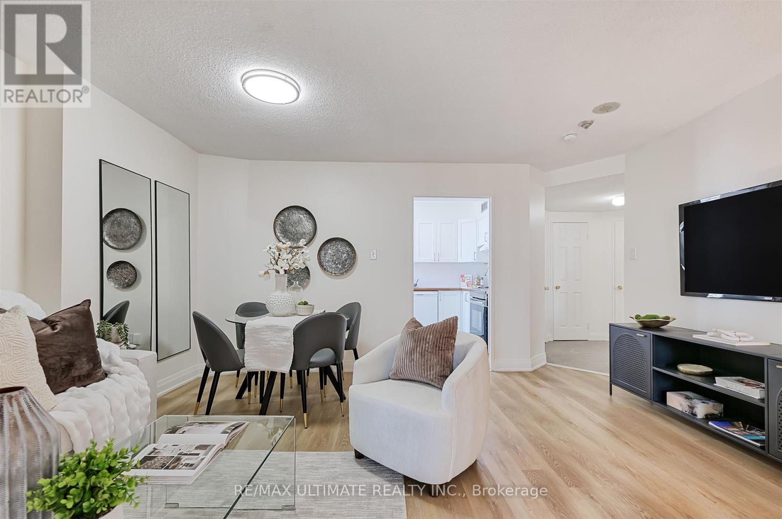 2206 - 55 Centre Avenue, Toronto (Bay Street Corridor), Ontario  M5G 2H5 - Photo 8 - C12341999