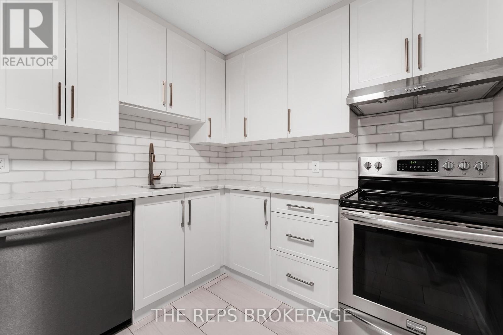 Property at 2001 - 900 DYNES ROAD image 4