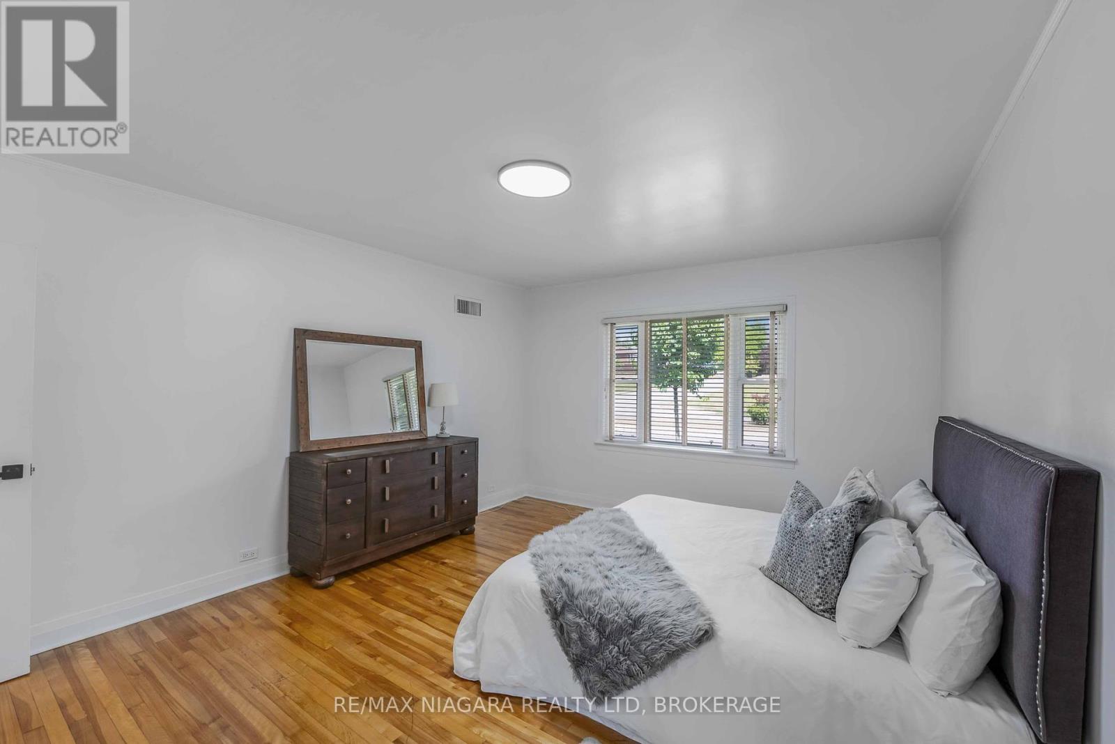 5000 Sixth Avenue, Niagara Falls, Ontario  L2E 4V3 - Photo 19 - X12342129