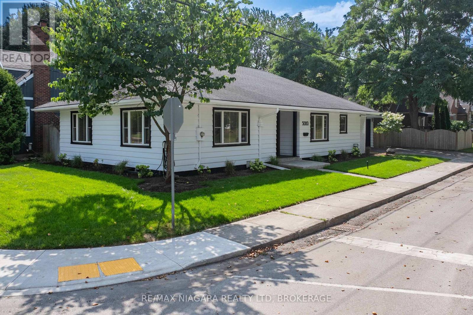 5000 Sixth Avenue, Niagara Falls, Ontario  L2E 4V3 - Photo 2 - X12342129