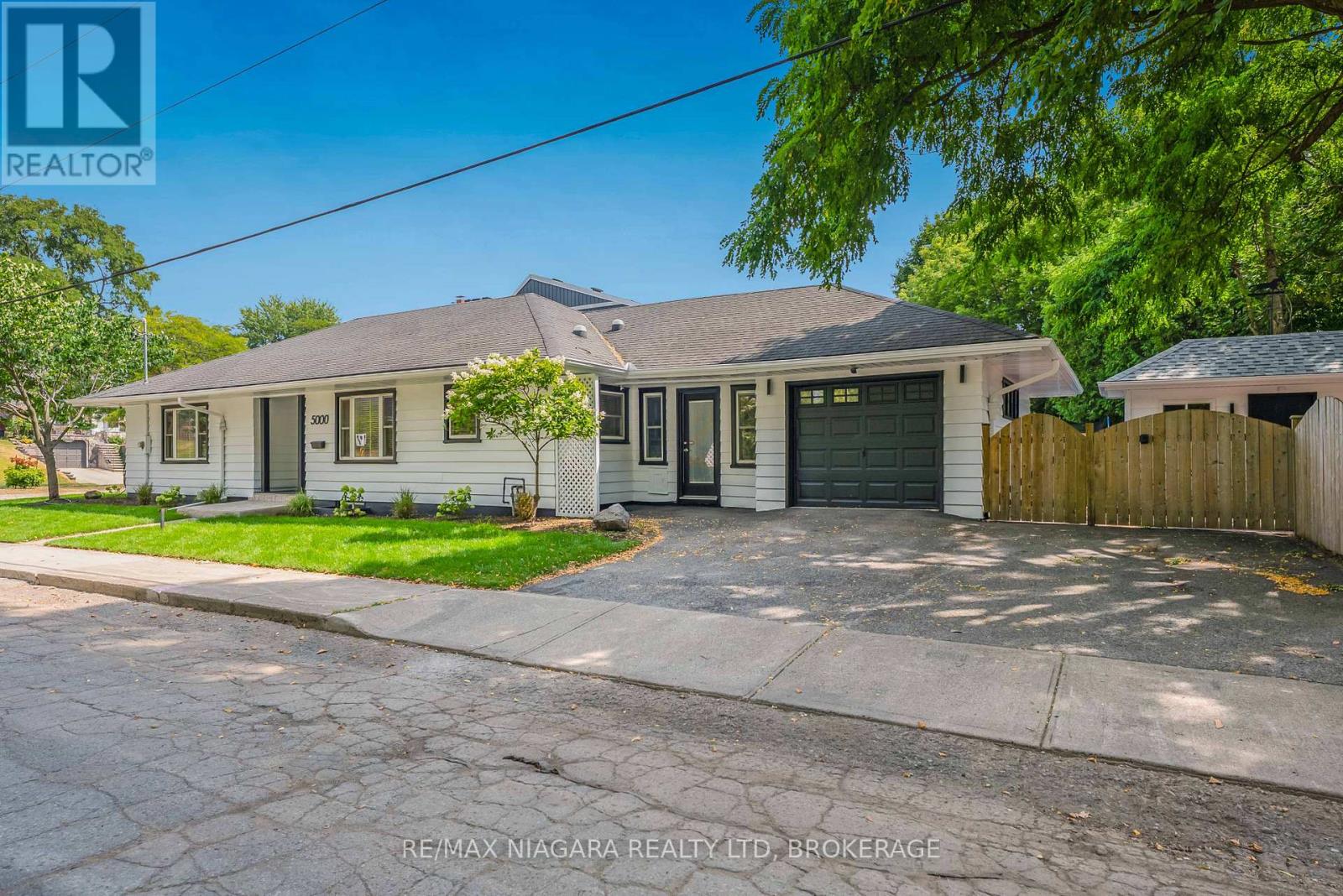 5000 Sixth Avenue, Niagara Falls, Ontario  L2E 4V3 - Photo 3 - X12342129