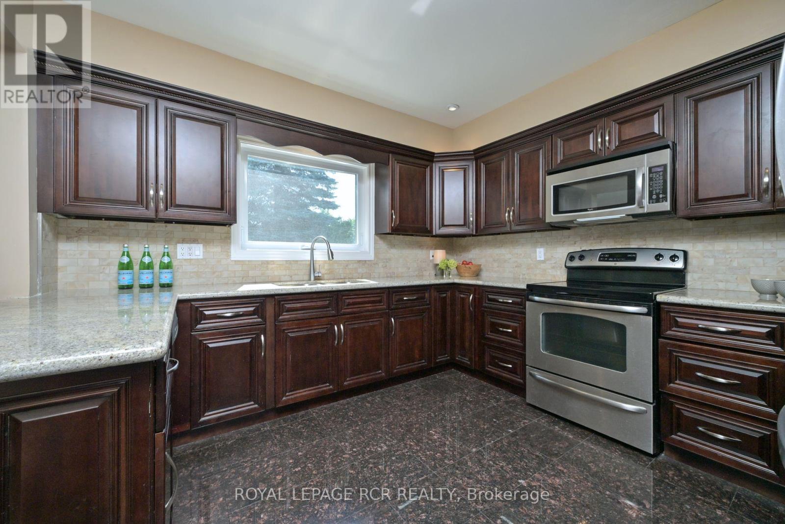 908 Schaeffer Outlook, Newmarket (Stonehaven-Wyndham), Ontario  L3X 1V9 - Photo 10 - N12342008