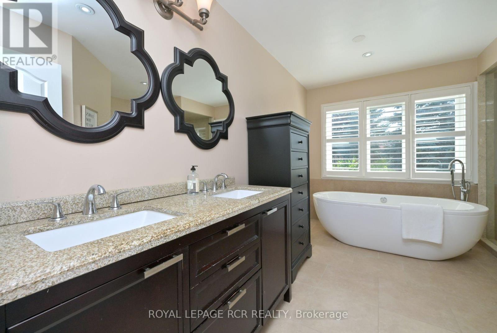 908 Schaeffer Outlook, Newmarket (Stonehaven-Wyndham), Ontario  L3X 1V9 - Photo 23 - N12342008
