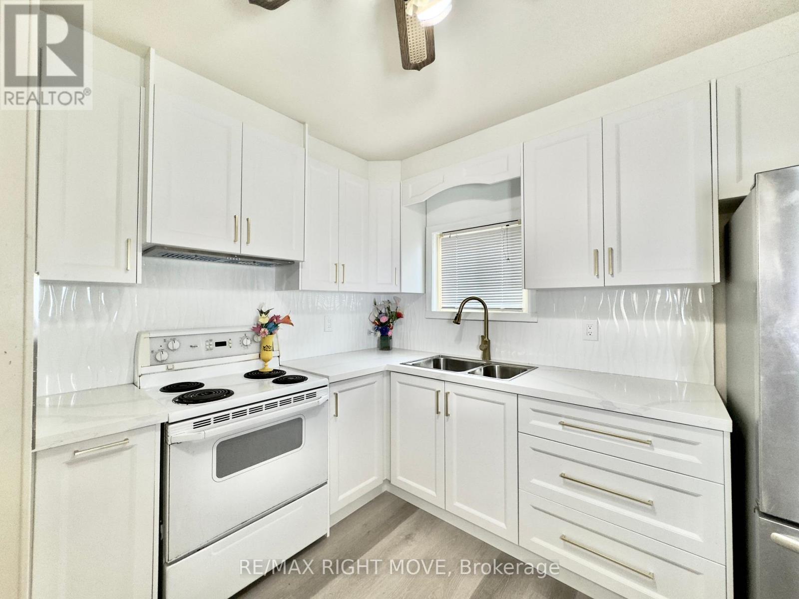 177 Atherley Road, Orillia, Ontario  L3V 1N5 - Photo 5 - S12342044