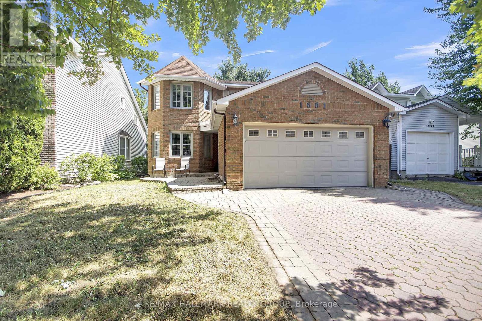 Property at 1661 KINDERSLEY AVENUE image 2