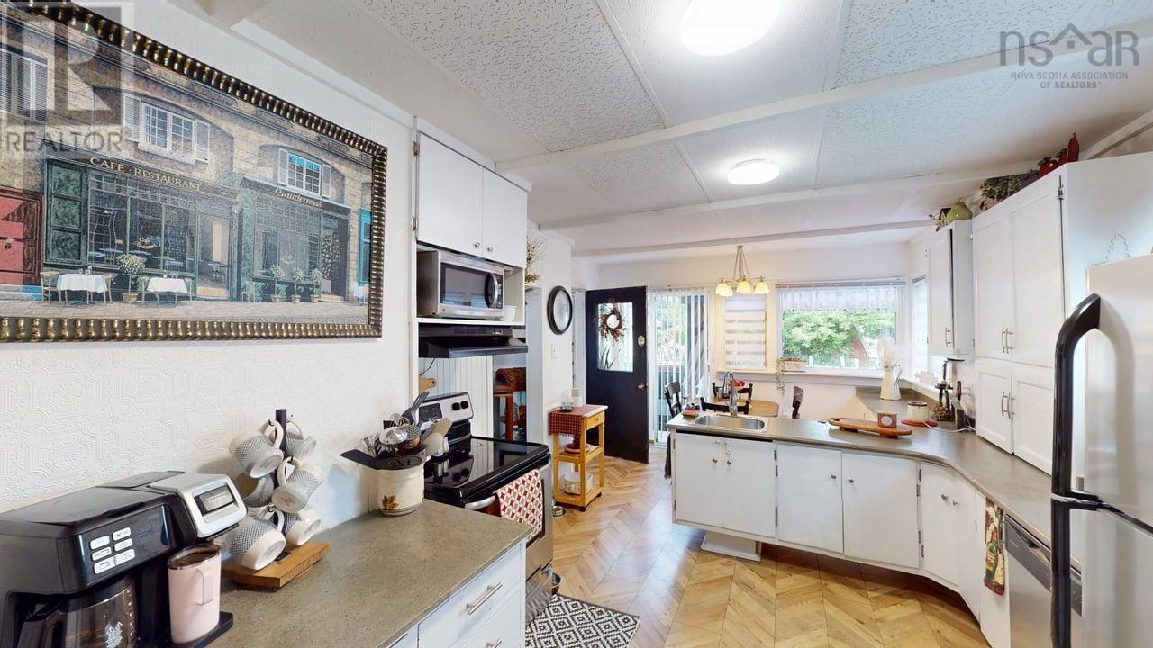 Property at 526 Nelson Street image 3