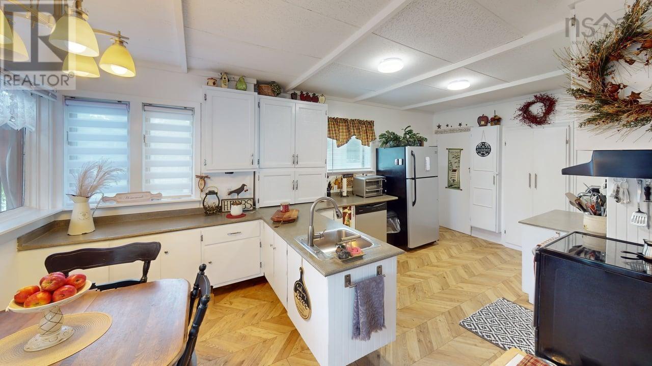 Property at 526 Nelson Street image 2