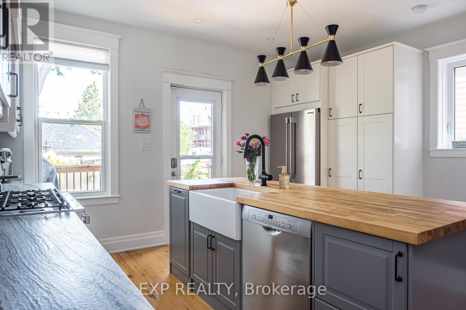 14 Chatham Street, Hamilton (Kirkendall), Ontario  L8P 2B2 - Photo 15 - X12341911