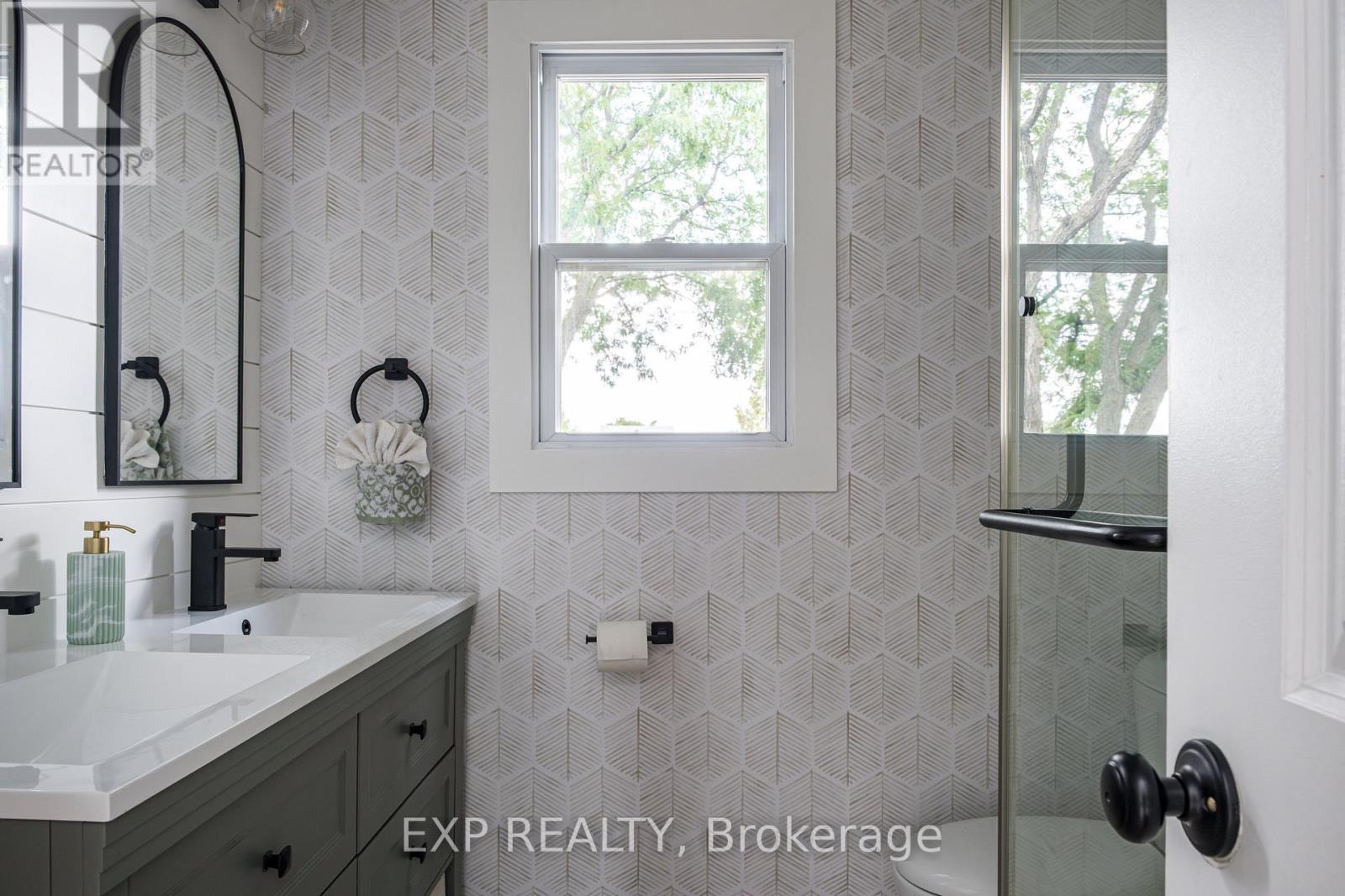 14 Chatham Street, Hamilton (Kirkendall), Ontario  L8P 2B2 - Photo 19 - X12341911