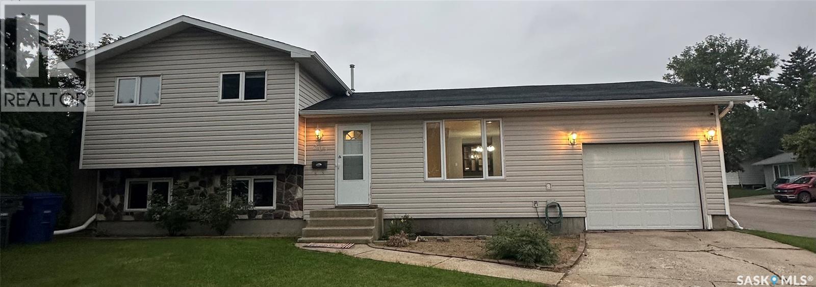 Property at 201 Haviland CRESCENT image 1