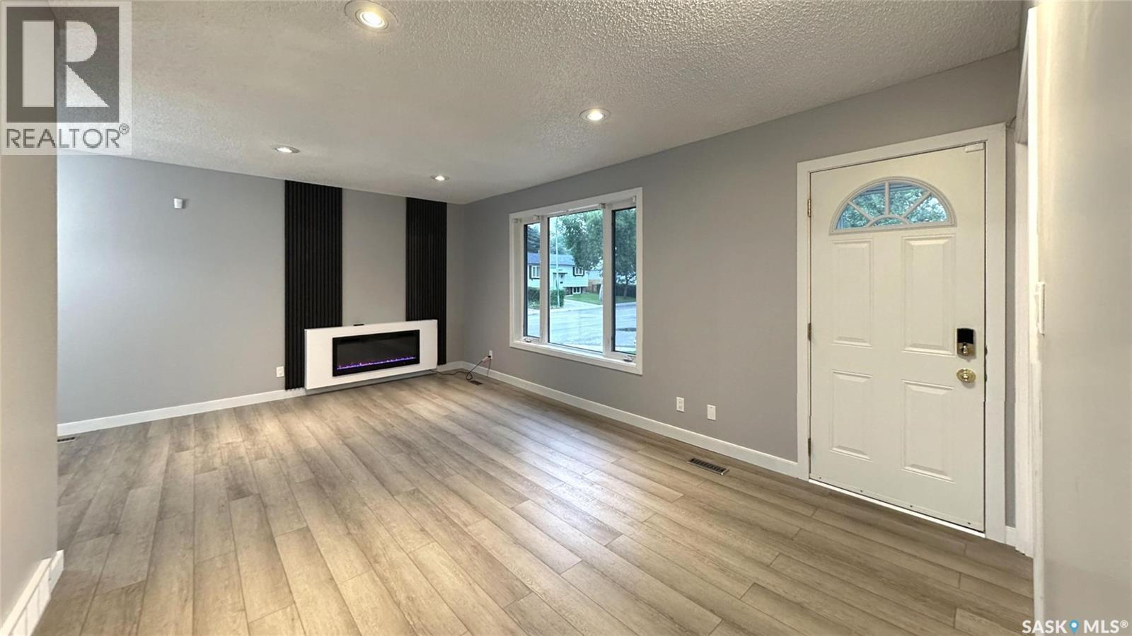Property at 201 Haviland CRESCENT image 4
