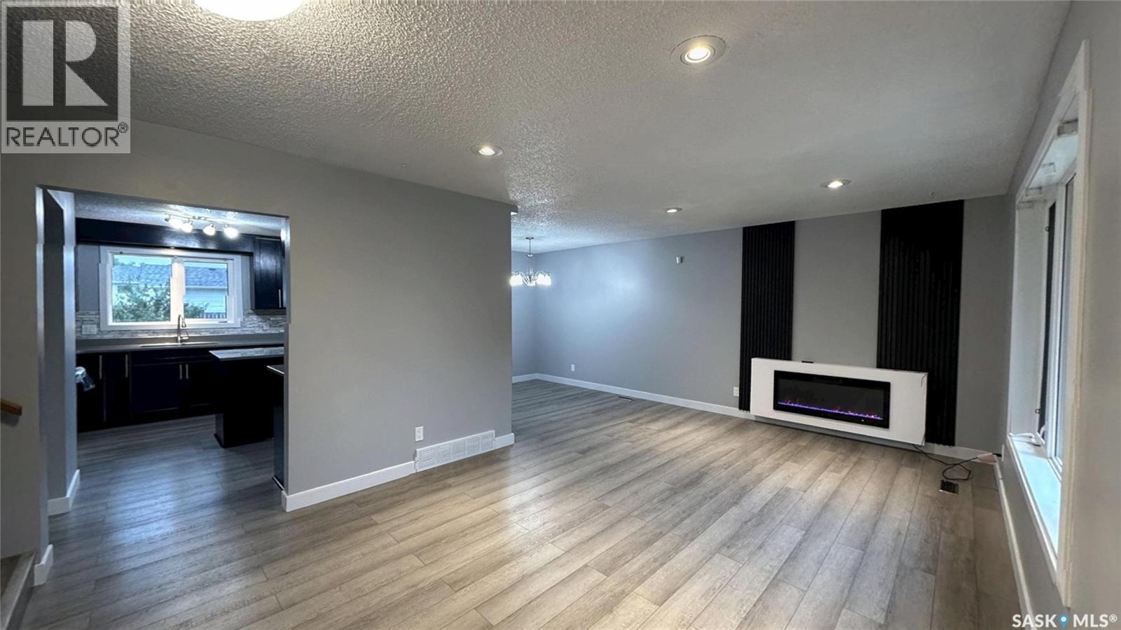 Property at 201 Haviland CRESCENT image 5