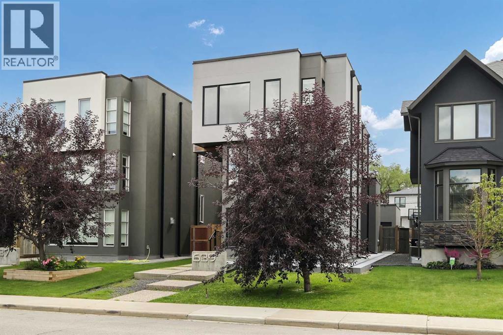 Property at 639 26 Avenue NW image 2