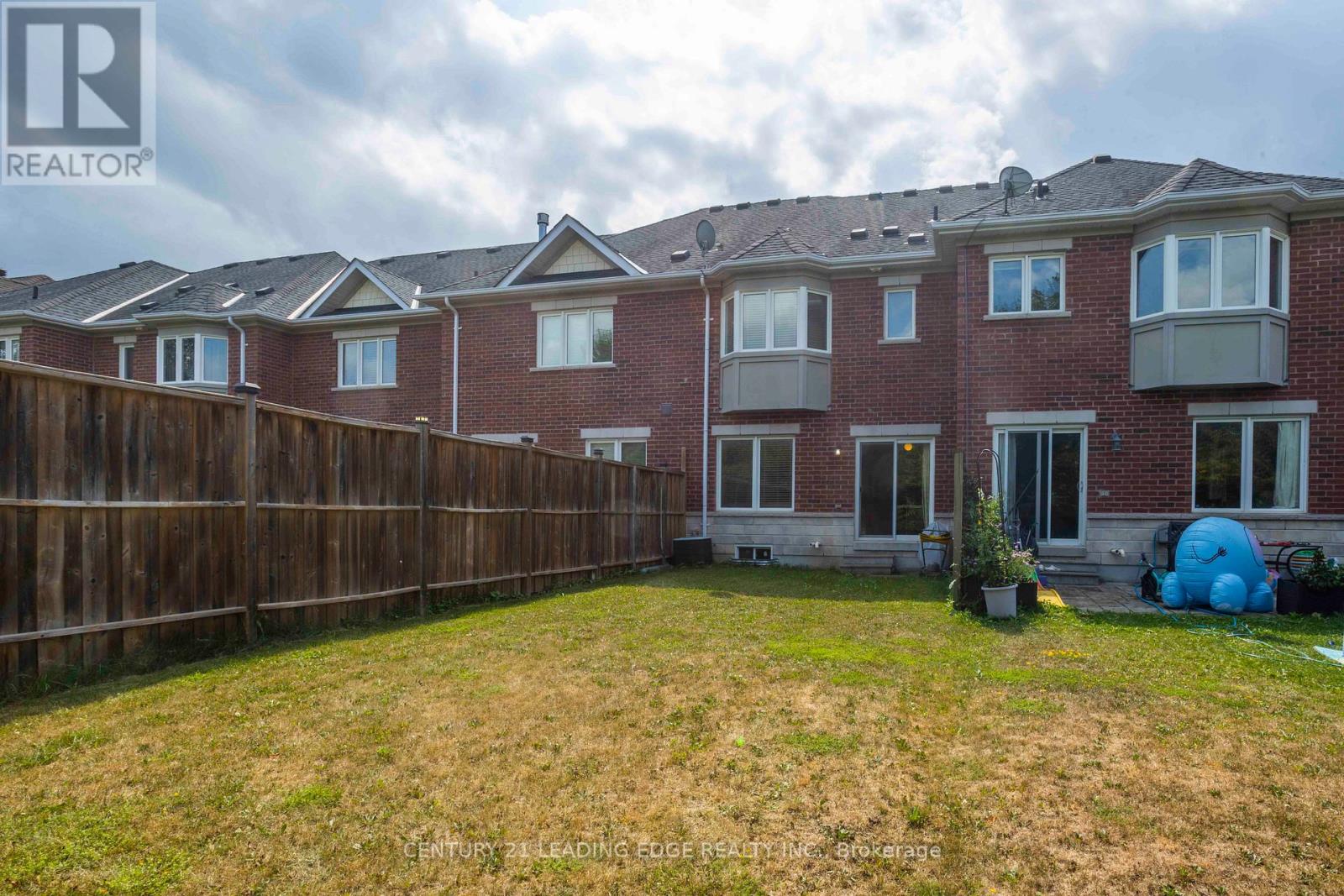 31 Nw Passage, Whitchurch-Stouffville (Stouffville), Ontario  L4A 0T2 - Photo 5 - N12341289