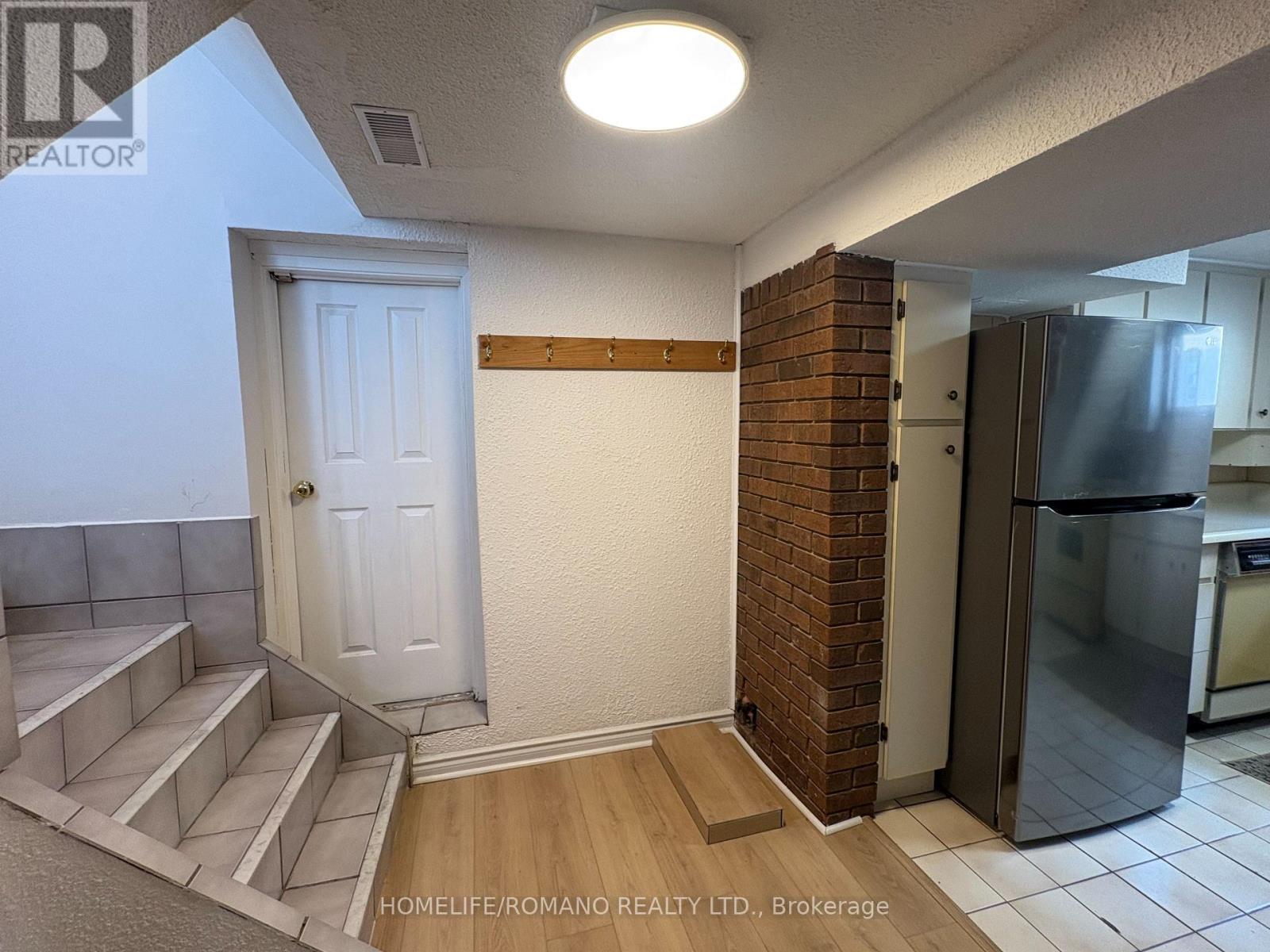 Basement - 32 Plewes Road, Toronto, Ontario  M3K 1K5 - Photo 4 - W12342057
