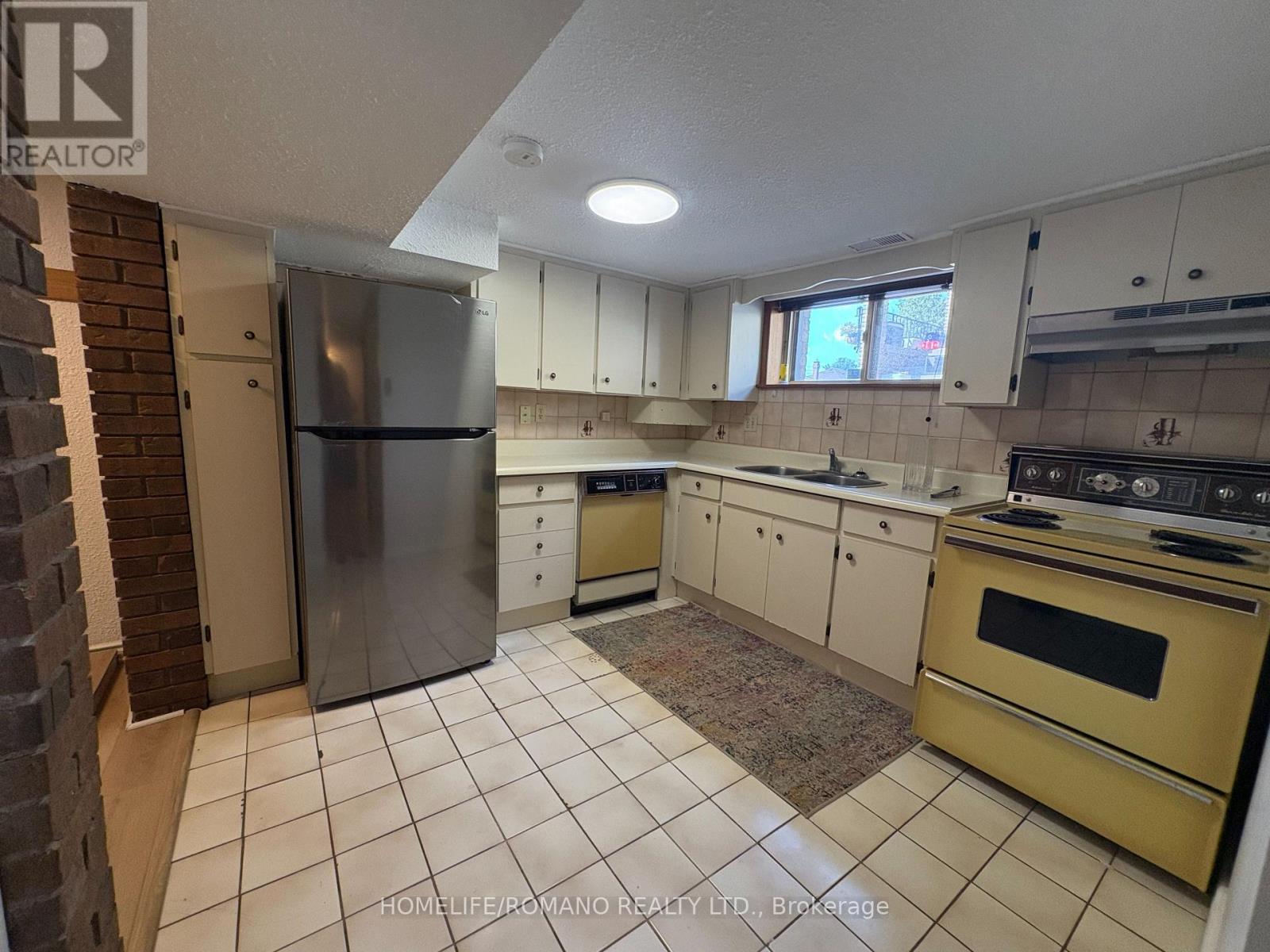 Basement - 32 Plewes Road, Toronto, Ontario  M3K 1K5 - Photo 9 - W12342057
