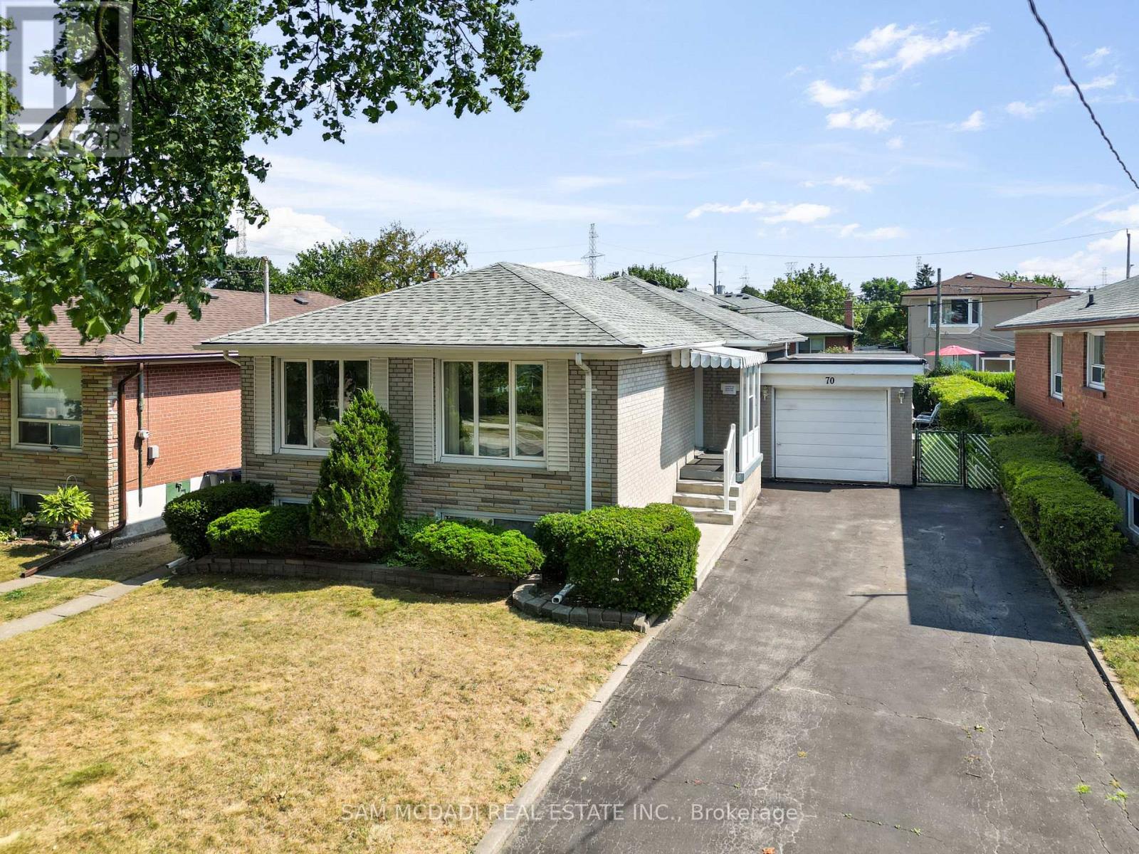 70 Frost Street, Toronto (Rexdale-Kipling), Ontario  M9W 1Y8 - Photo 2 - W12342090