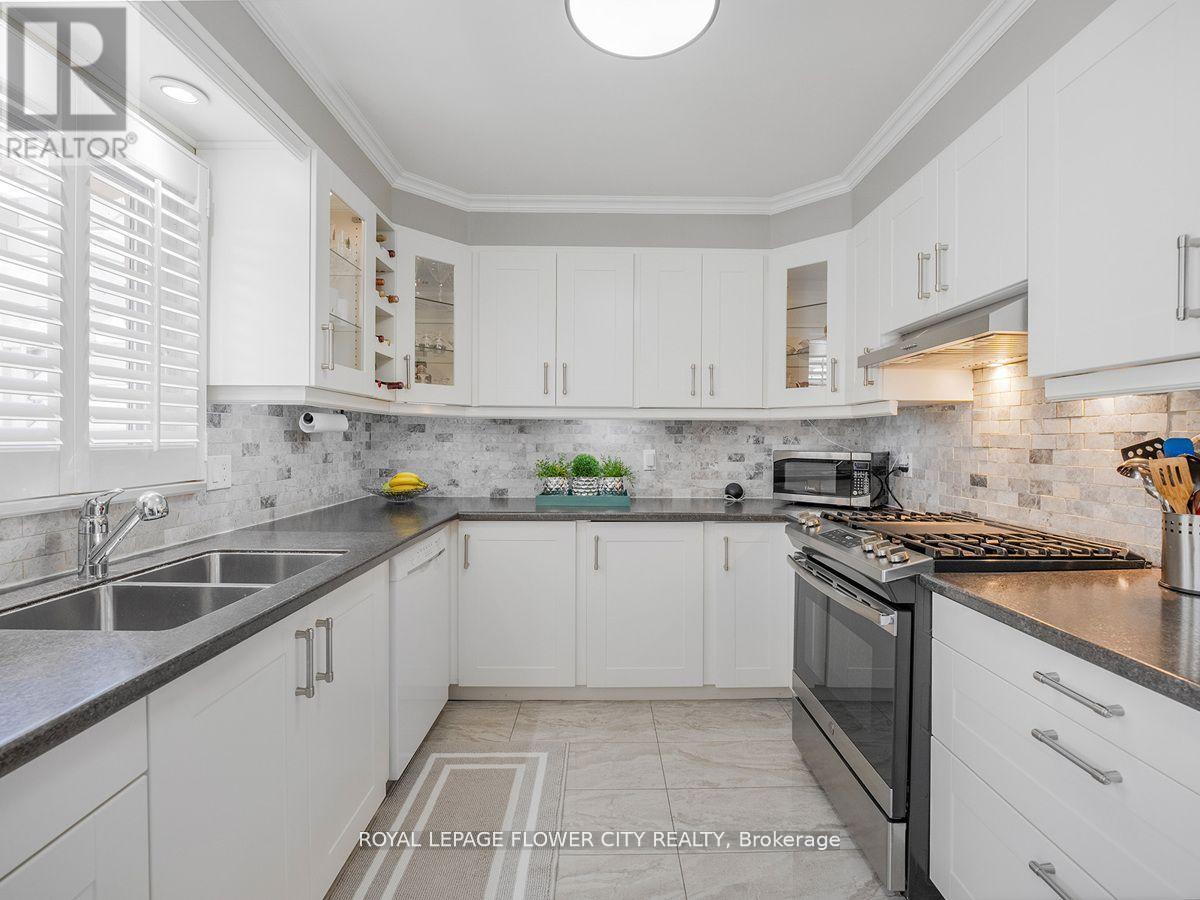20 Driftwood Place, Hamilton (Stoney Creek), Ontario  L8J 2N7 - Photo 21 - X12342077