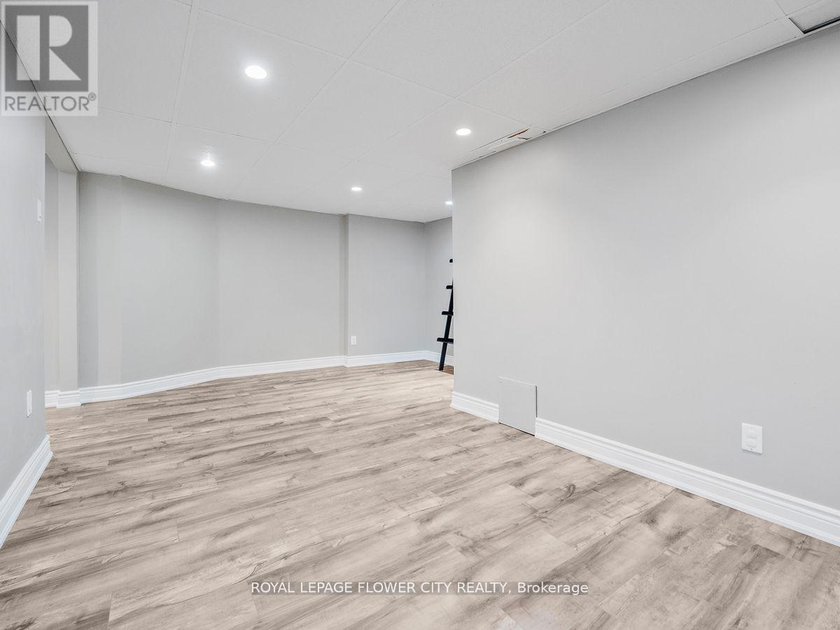 20 Driftwood Place, Hamilton (Stoney Creek), Ontario  L8J 2N7 - Photo 32 - X12342077