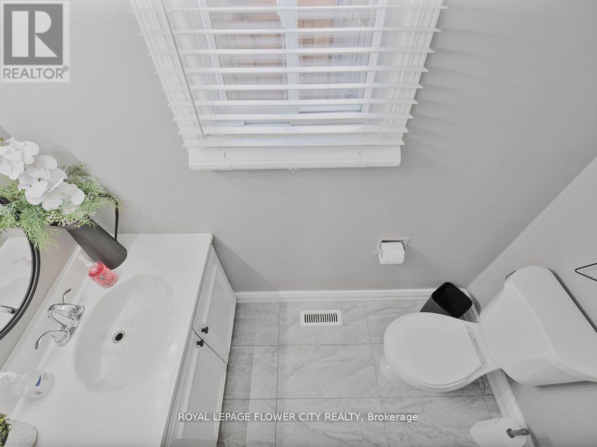 20 Driftwood Place, Hamilton (Stoney Creek), Ontario  L8J 2N7 - Photo 6 - X12342077
