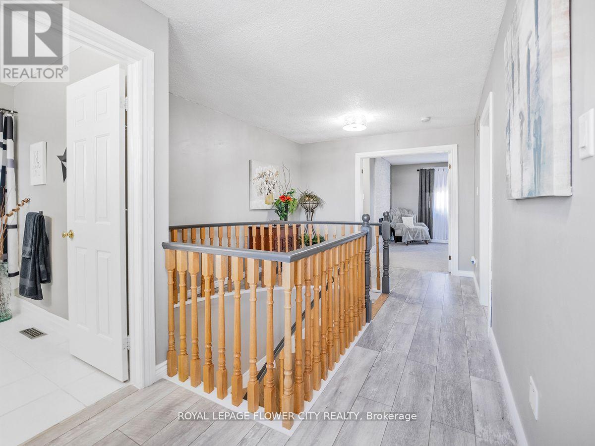 20 Driftwood Place, Hamilton (Stoney Creek), Ontario  L8J 2N7 - Photo 9 - X12342077