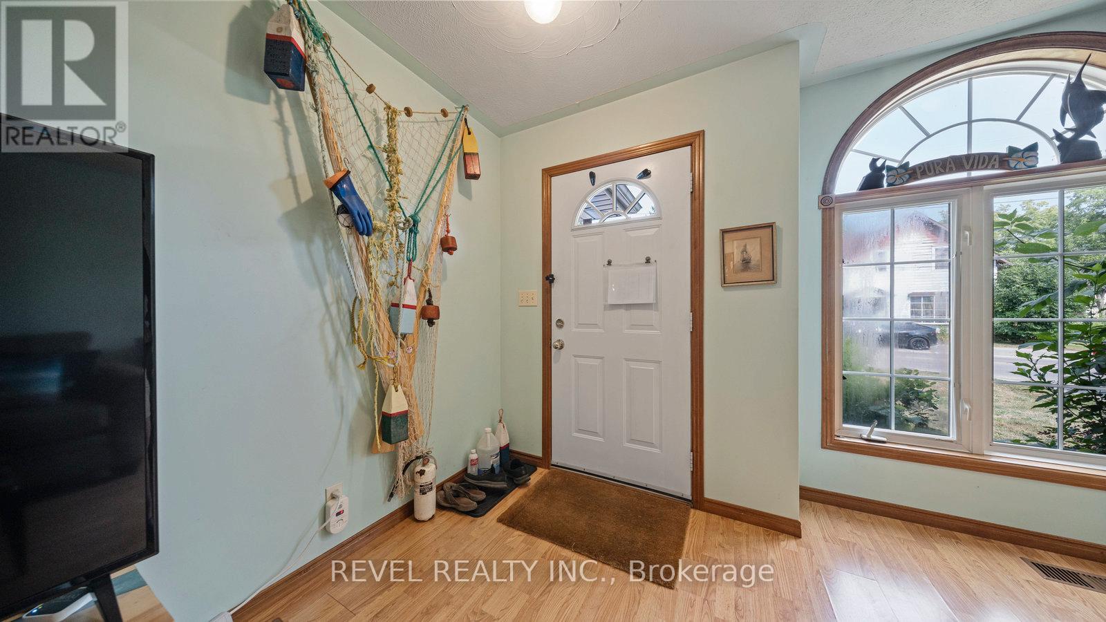 Property at 209 NELSON STREET W image 3