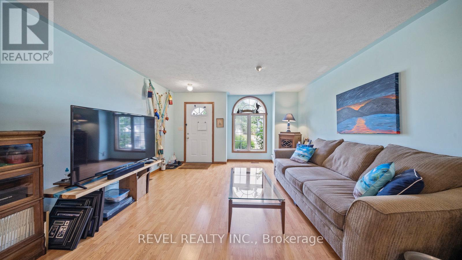 Property at 209 NELSON STREET W image 4
