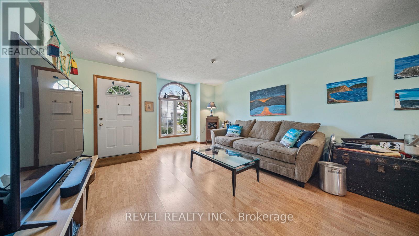 Property at 209 NELSON STREET W image 5