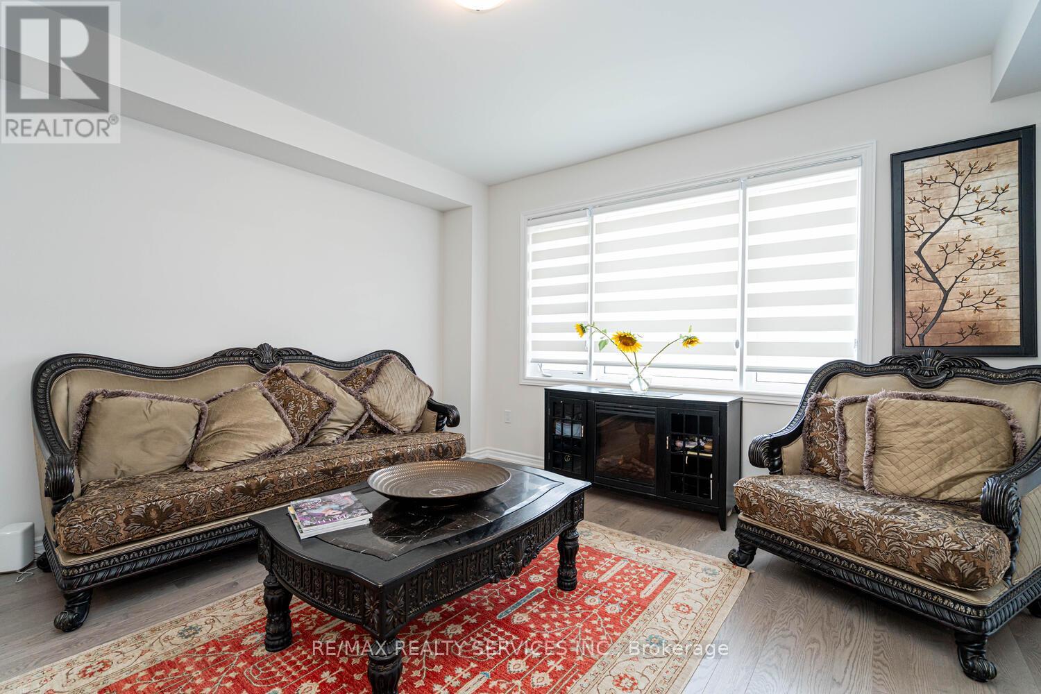 2 Blaney Street, Brant (Paris), Ontario  N0E 1N0 - Photo 10 - X12342143