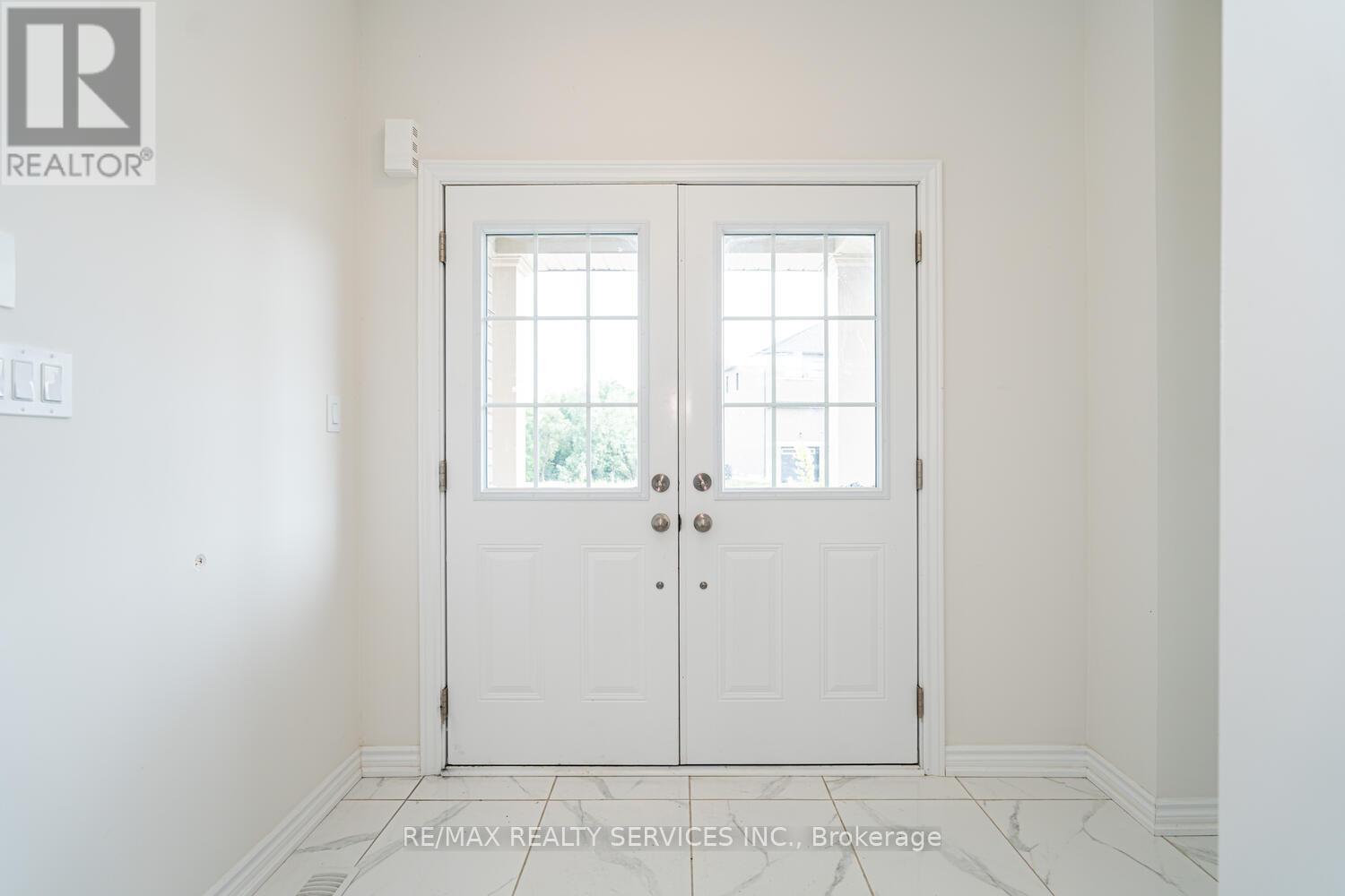 2 Blaney Street, Brant (Paris), Ontario  N0E 1N0 - Photo 5 - X12342143