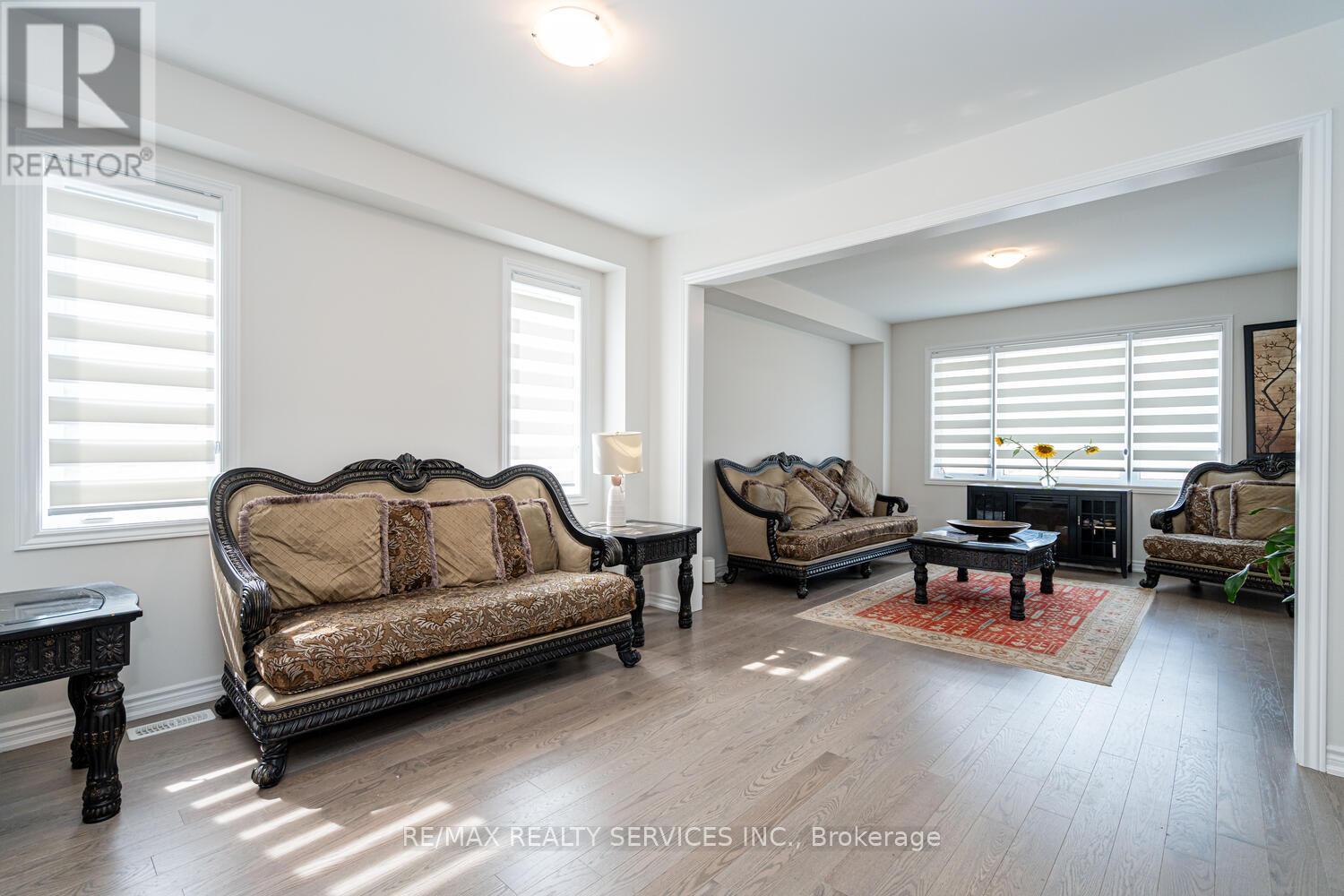 2 Blaney Street, Brant (Paris), Ontario  N0E 1N0 - Photo 8 - X12342143
