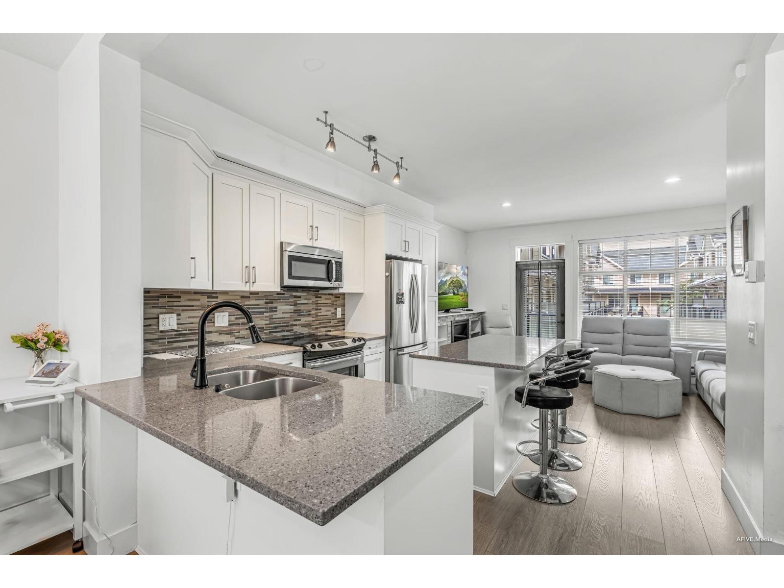 Property at 114 19525 73 AVENUE image 5